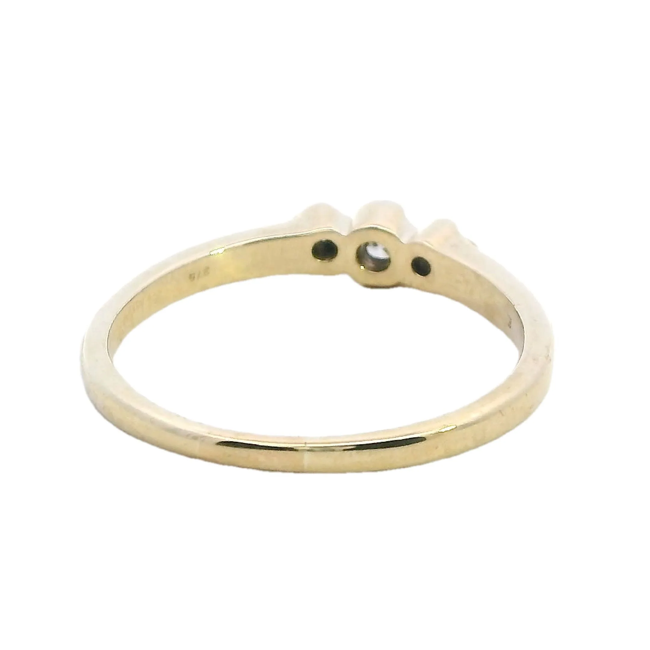 Elegant Yellow Gold Diamond Ring - Perfect for Engagement or Eternity