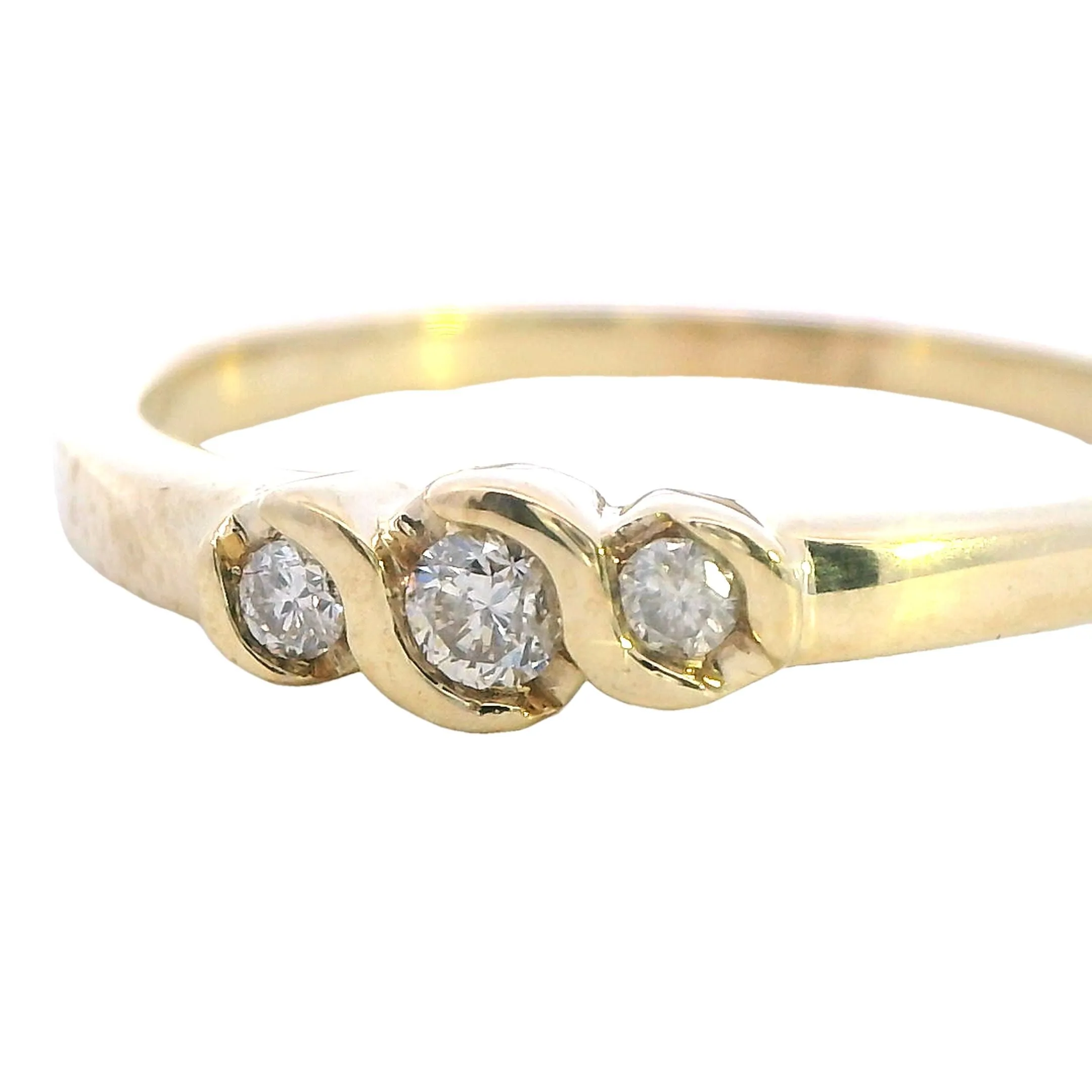 Elegant Yellow Gold Diamond Ring - Perfect for Engagement or Eternity