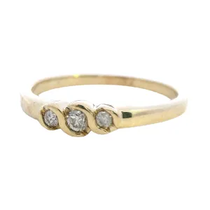 Elegant Yellow Gold Diamond Ring - Perfect for Engagement or Eternity