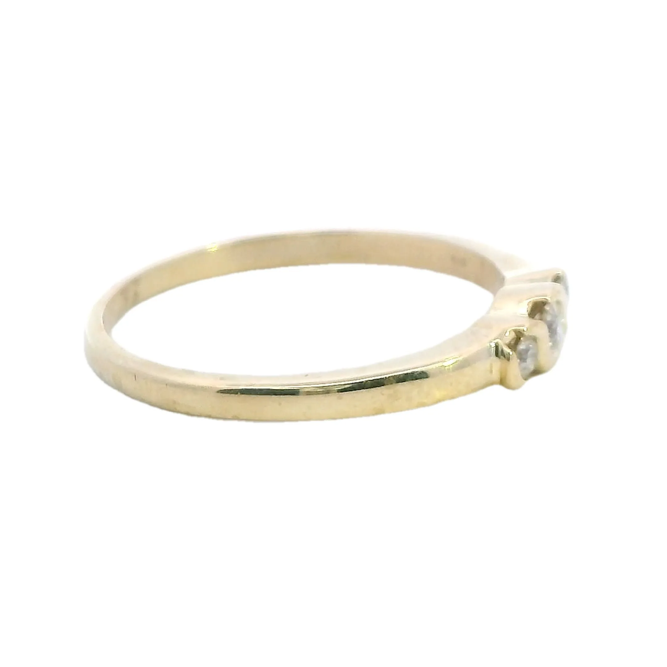 Elegant Yellow Gold Diamond Ring - Perfect for Engagement or Eternity