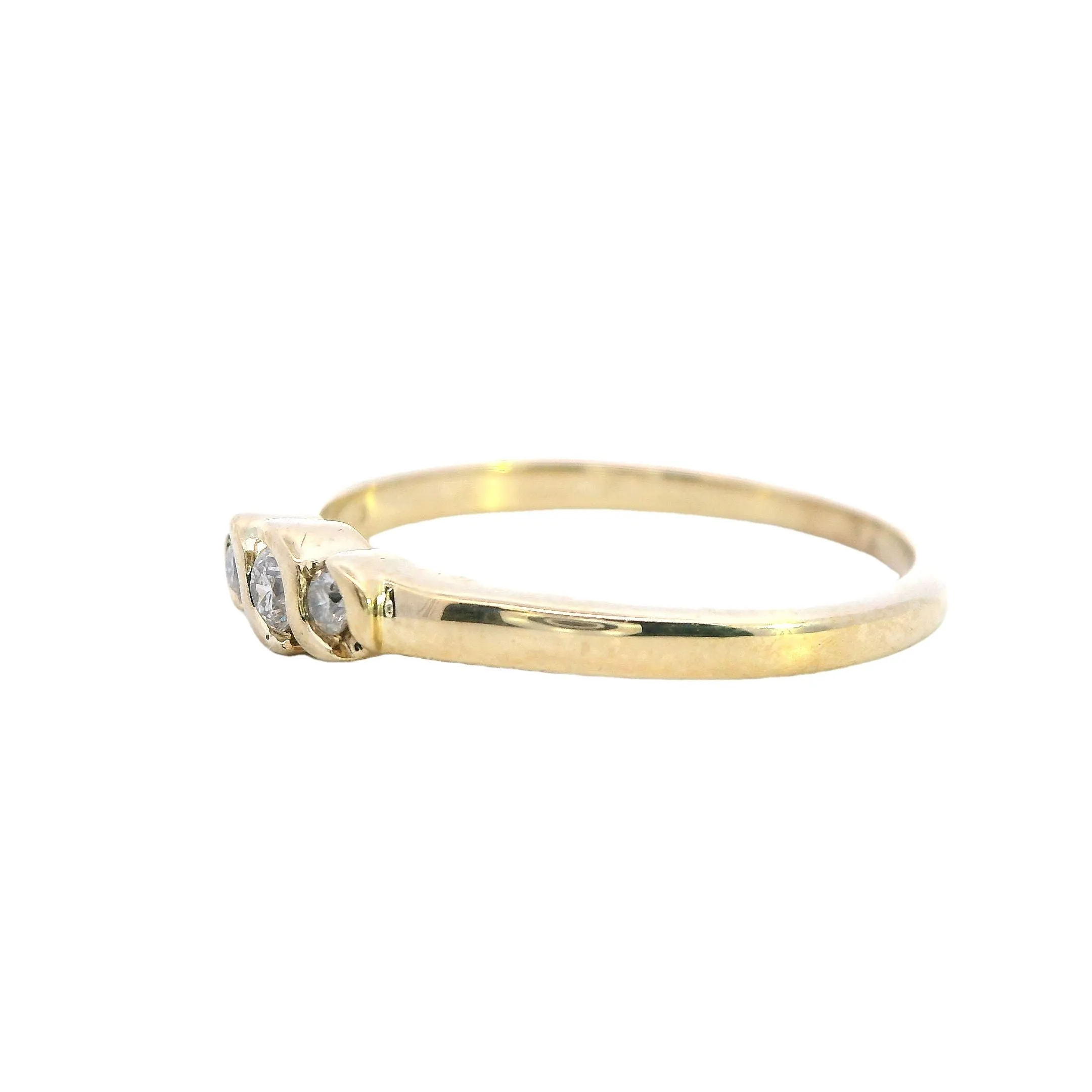 Elegant Yellow Gold Diamond Ring - Perfect for Engagement or Eternity