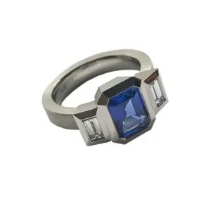 Series 20 | Oblique Fine 3 Stone Ring, Plat.   8 x 6 mm Sapphire, Dia. (SZ 6.25)